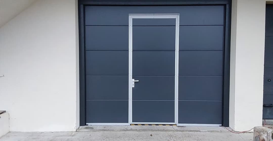 Porte de garage + fenêtres